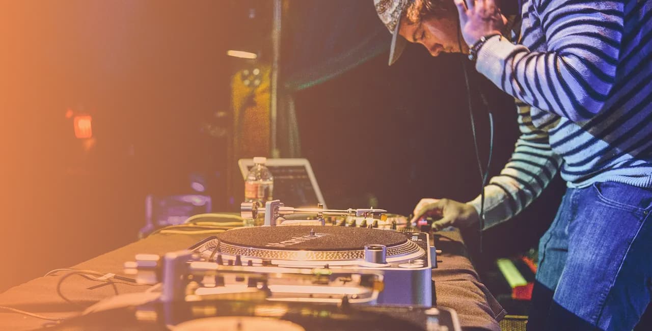 radiodj mixing on turntables
